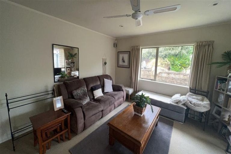 Photo of property in 76 Guildford Drive, Paraparaumu, 5032