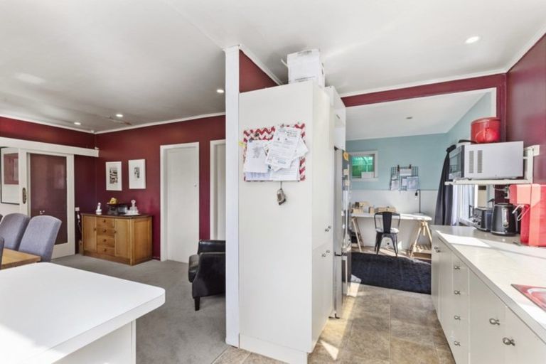 Photo of property in 13 Stratton Street, Normandale, Lower Hutt, 5010