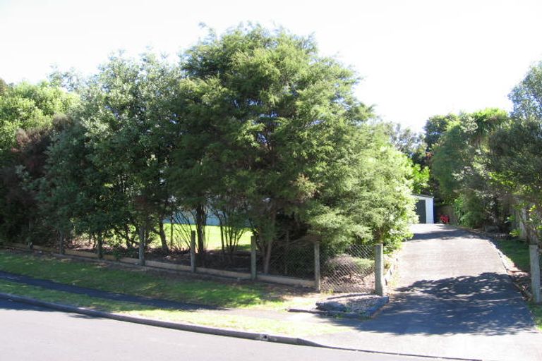 Photo of property in 3 Eagleson Street, Northcross, Auckland, 0632