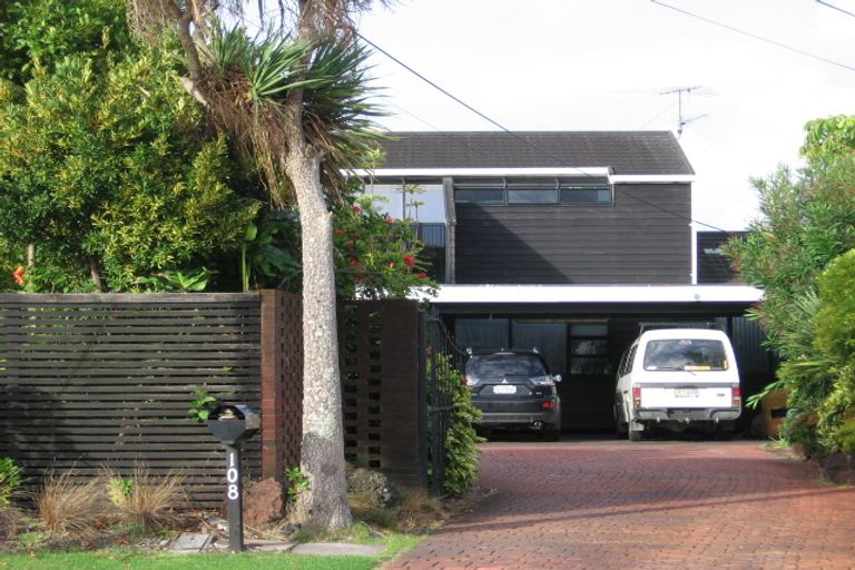 Photo of property in 108 Tiroroa Avenue, Te Atatu South, Auckland, 0610