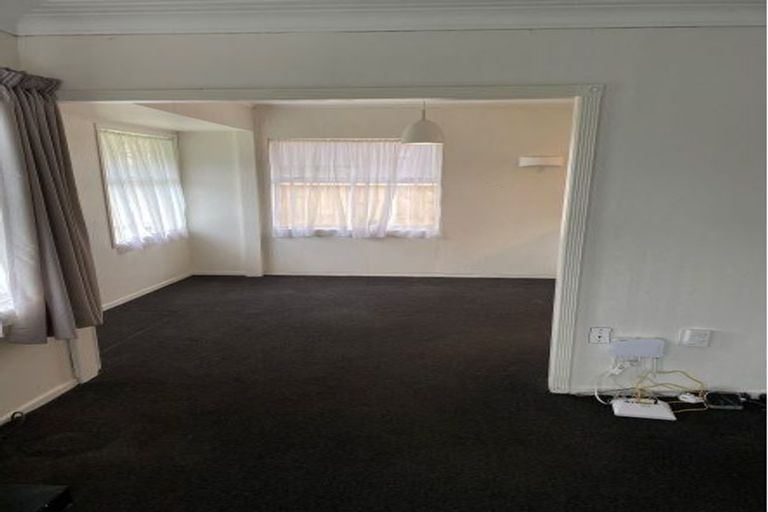 Photo of property in 135 View Road, Sunnyvale, Auckland, 0612