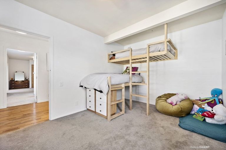 Photo of property in 123 Tauhinu Road, Miramar, Wellington, 6022