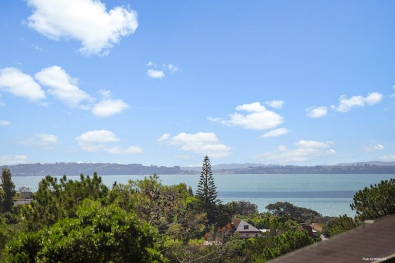 Photo of property in 2/60 Aberdeen Road, Campbells Bay, Auckland, 0620