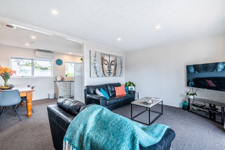 Photo of property in 2/70 Beresford Street, Bayswater, Auckland, 0622