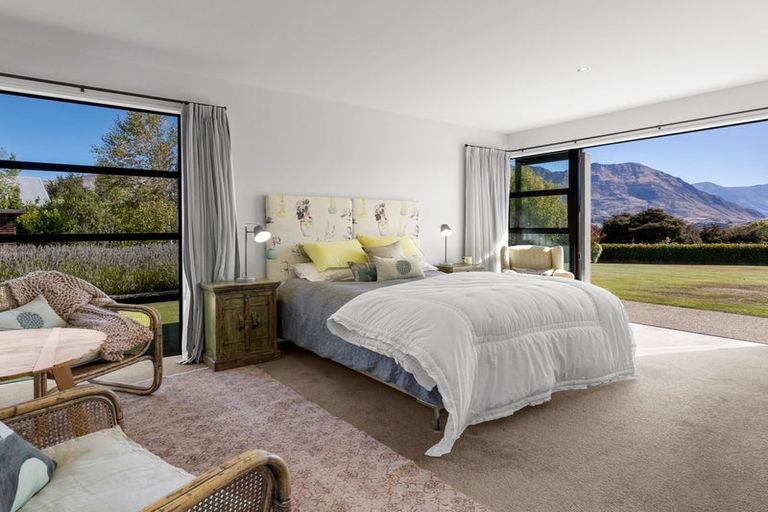 Photo of property in 251 Beacon Point Road, Wanaka, 9305