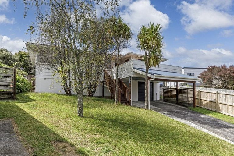 Photo of property in 5 South Pacific Place, Henderson, Auckland, 0612