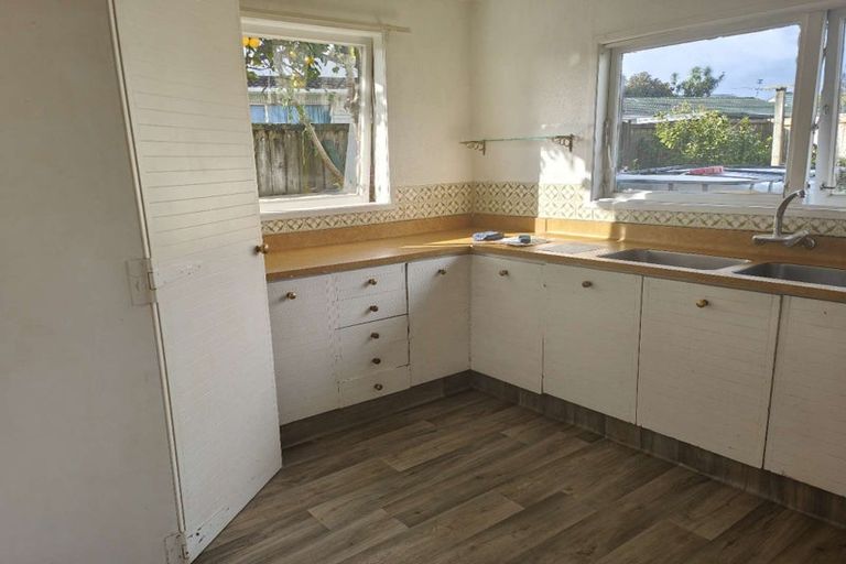 Photo of property in 41 Takapu Street, Henderson, Auckland, 0612