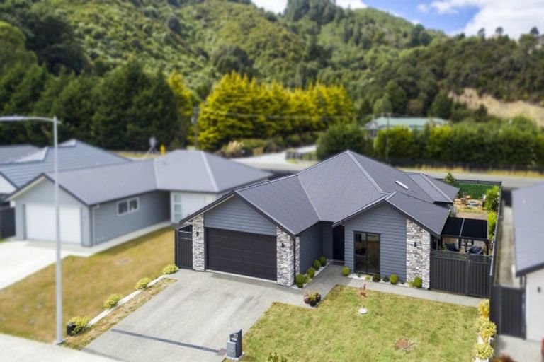Photo of property in 23 Salisbury Crescent, Wallaceville, Upper Hutt, 5018