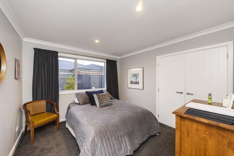Photo of property in 16 Freedom Drive, Kelvin Grove, Palmerston North, 4414