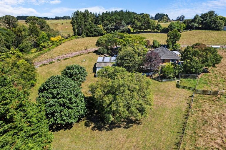 Photo of property in 223 Heatherlea East Road, Levin, 5571