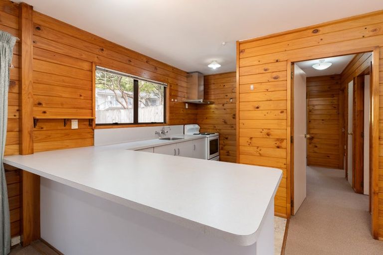 Photo of property in 94a Newlands Road, Newlands, Wellington, 6037