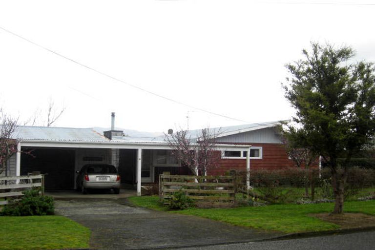 Photo of property in 2 Taverner Street, Carterton, 5713