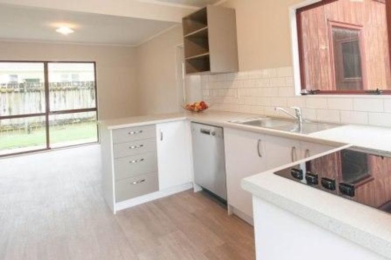 Photo of property in 2 Emmadale Lane, Hamilton East, Hamilton, 3216