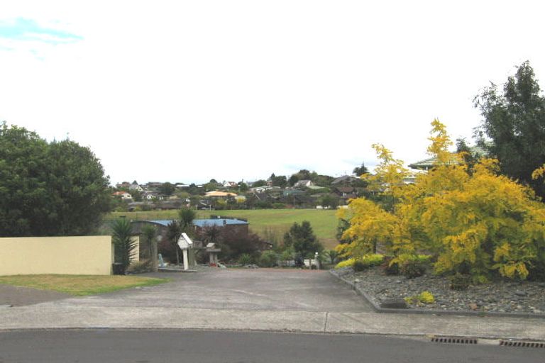 Photo of property in 11 Belvedere Court, West Harbour, Auckland, 0618