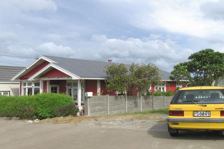 Photo of property in 11 Cam Street, Island Bay, Wellington, 6023