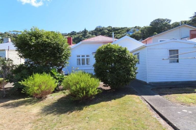 Photo of property in 13 Severn Street, Island Bay, Wellington, 6023