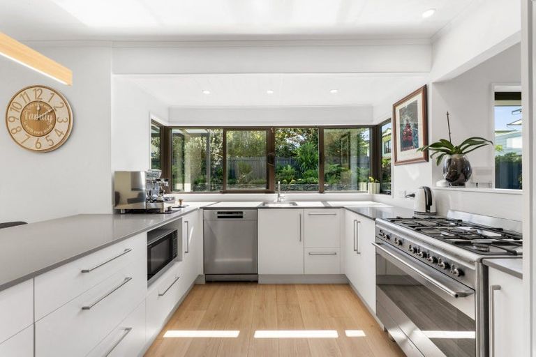 Photo of property in 111 Dickson Road, Papamoa Beach, Papamoa, 3118