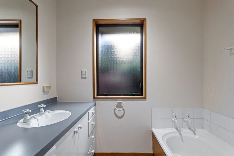 Photo of property in 2/1 Fountainhead Lane, Hillmorton, Christchurch, 8025