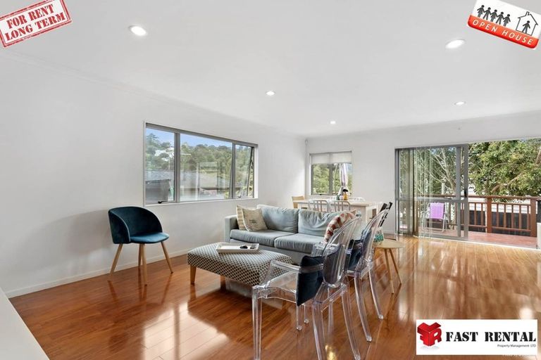 Photo of property in 112 Tamahere Drive, Glenfield, Auckland, 0629