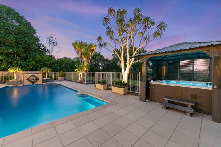 Photo of property in 7 Burgundy Park Avenue, Henderson, Auckland, 0612