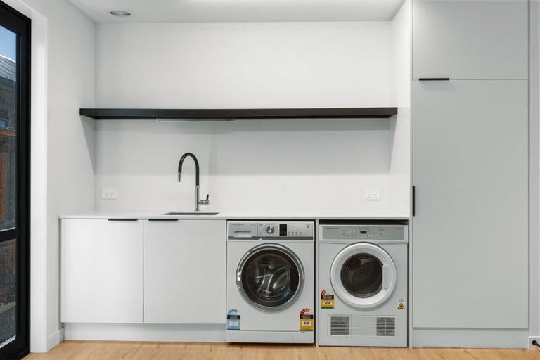 Photo of property in 15 Mount Creighton Crescent, Wanaka, 9305