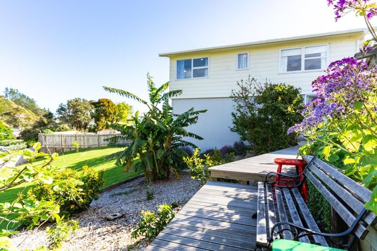 Photo of property in 10 Oxford Street, Whakapirau, Maungaturoto, 0583