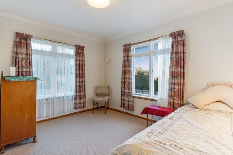 Photo of property in 83 Pupuke Road, Northcote, Auckland, 0627