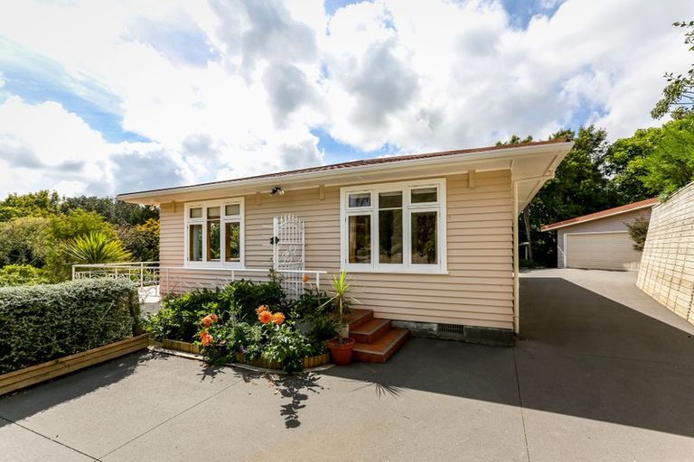 Photo of property in 17 Doralto Road, Frankleigh Park, New Plymouth, 4310