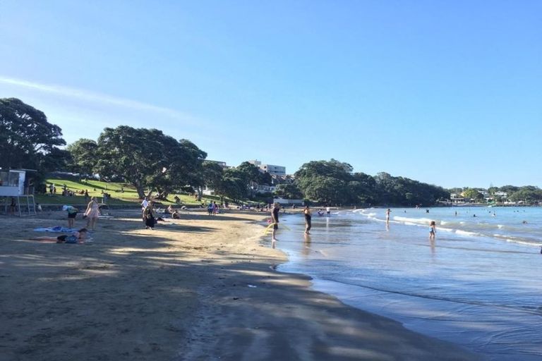 Photo of property in 2/5 Kilham Avenue, Northcote, Auckland, 0627