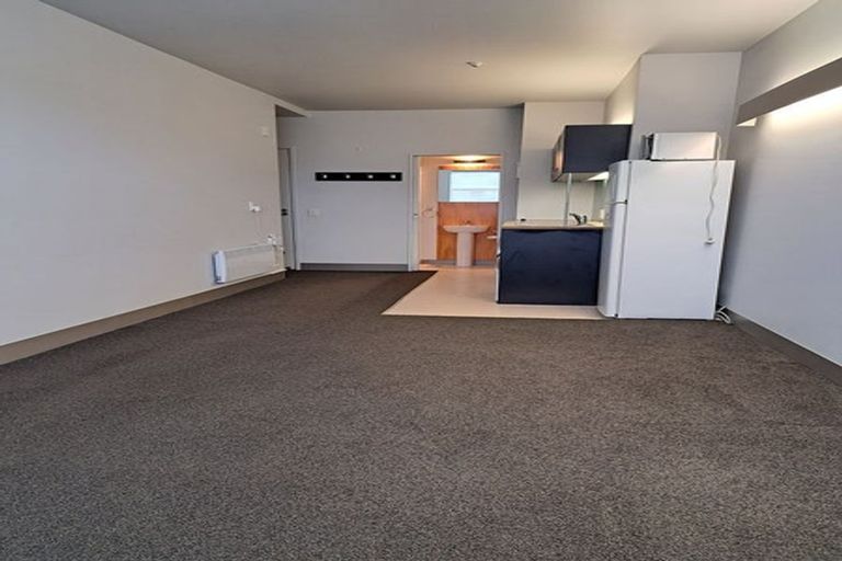 Photo of property in Urbane Apartments, 2/29 Webb Street, Mount Cook, Wellington, 6011