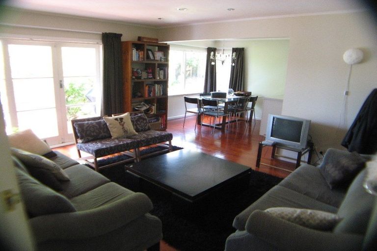 Photo of property in 19 Woodstock Road, Forrest Hill, Auckland, 0620