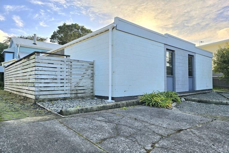 Photo of property in 4 Acacia Avenue, Maungaraki, Lower Hutt, 5010