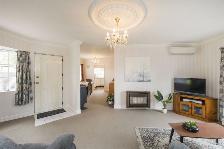 Photo of property in 2a Duna Place, Takaro, Palmerston North, 4412