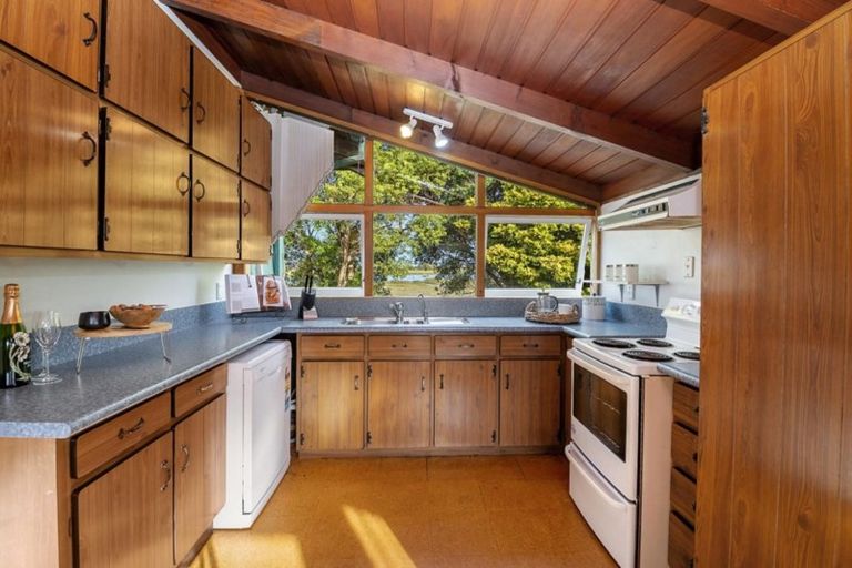 Photo of property in 112 Tiroroa Avenue, Te Atatu South, Auckland, 0610