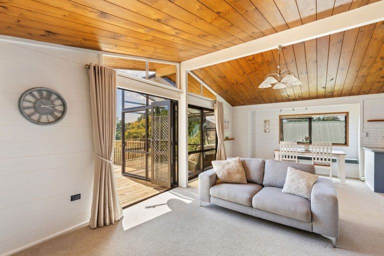 Photo of property in 13 Lindaver Grove, Merrilands, New Plymouth, 4312