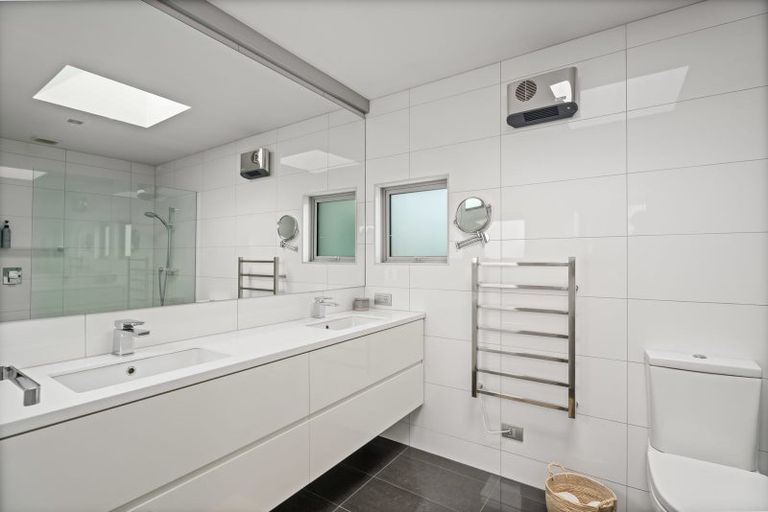 Photo of property in 15 Faulks Terrace, Wanaka, 9305