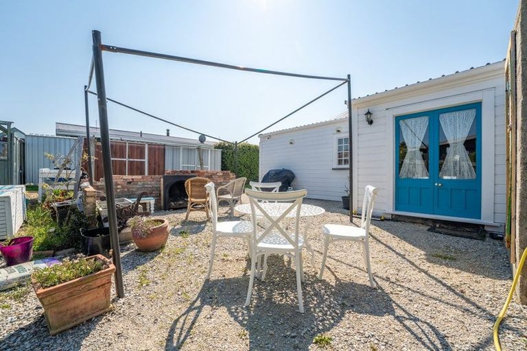 Photo of property in 17 Beach Street, Waikouaiti, 9510