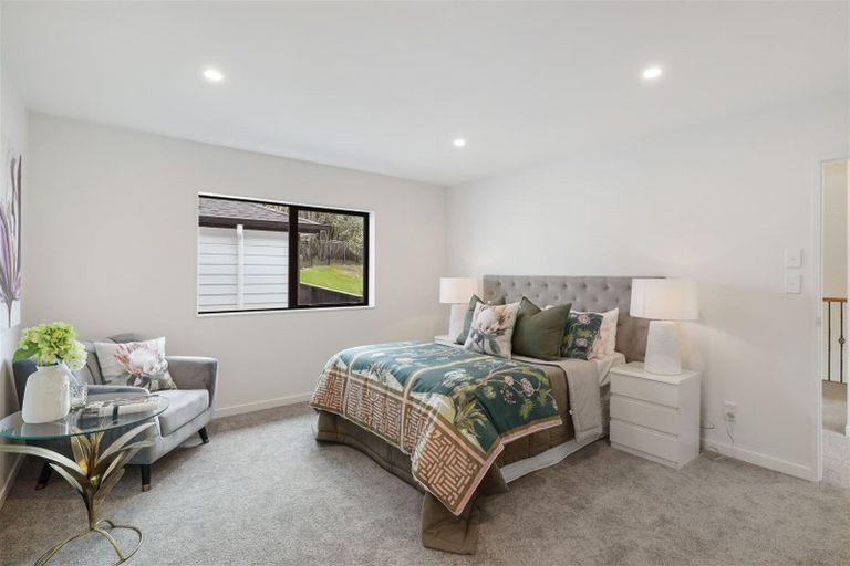 Photo of property in 5b Woodhouse Place, West Harbour, Auckland, 0618