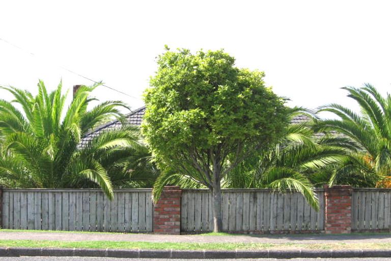 Photo of property in 10 Parker Avenue, New Lynn, Auckland, 0600