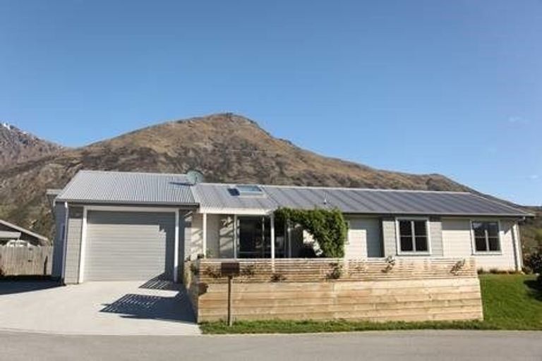 Photo of property in 15 Rere Road, Lake Hayes, Queenstown, 9304