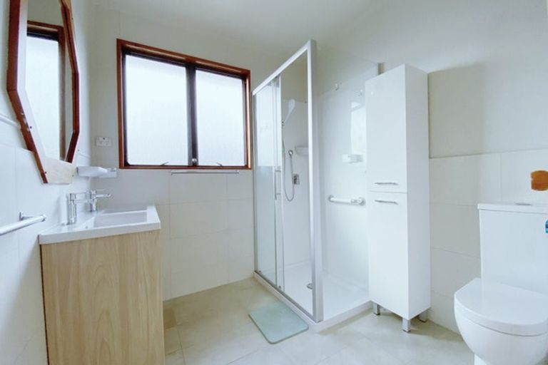 Photo of property in 4 Alma Street, Te Atatu South, Auckland, 0610