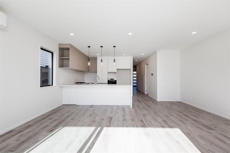 Photo of property in 8 Paparahi Place, Wainui, 0992