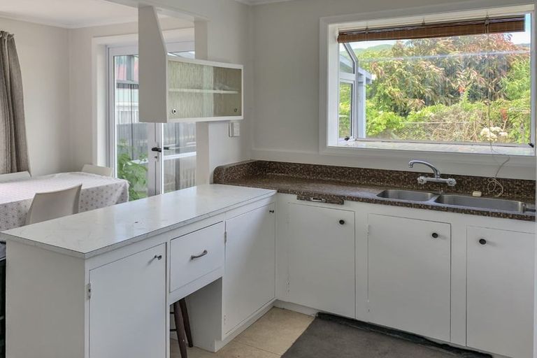 Photo of property in 48 Sladden Street, Naenae, Lower Hutt, 5011