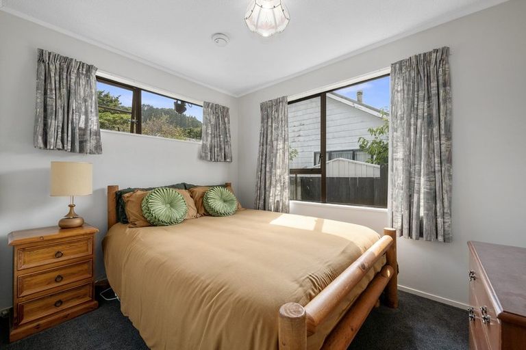 Photo of property in 77 Gemstone Drive, Birchville, Upper Hutt, 5018