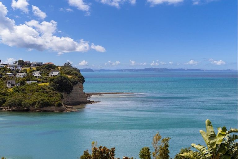 Photo of property in 1 Hurdlow Place, Manly, Whangaparaoa, 0930