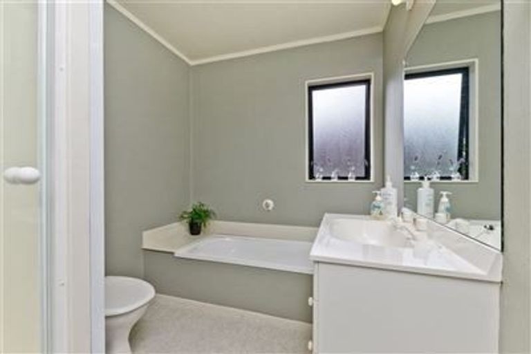 Photo of property in 1/3 Morton Avenue, Forrest Hill, Auckland, 0620