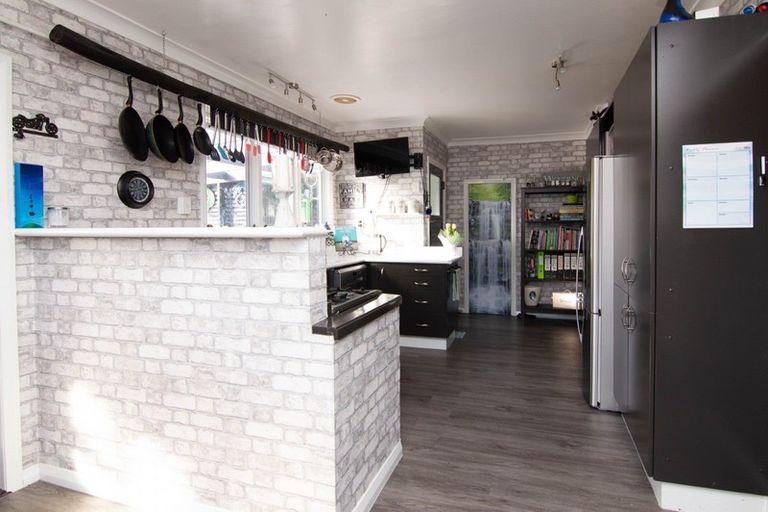 Photo of property in 75 Botanical Road, Takaro, Palmerston North, 4412