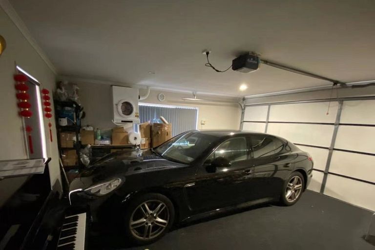 Photo of property in 5a Orchid Place, Te Atatu South, Auckland, 0610