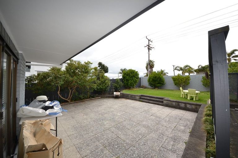Photo of property in 2/42 Aberdeen Road, Campbells Bay, Auckland, 0620