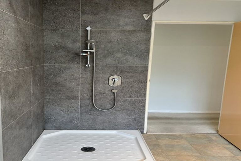 Photo of property in 2/30 Ribblesdale Road, Henderson, Auckland, 0612